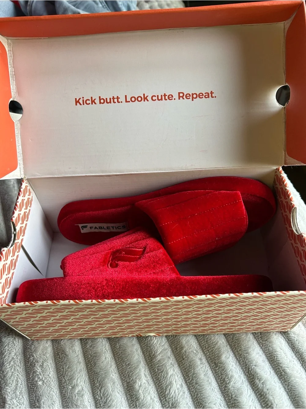New In Box-Fabletics Red Velvet Slides - Picture 2 of 5